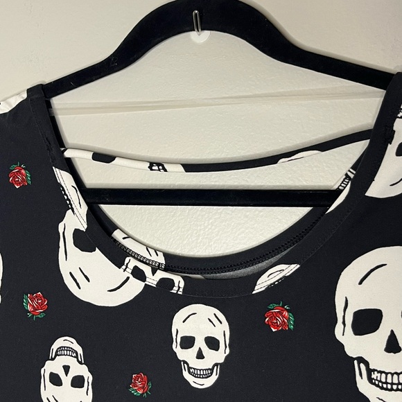 No Boundaries Black Skull & Rose T-shirt Dress Women’s Size Large - Picture 4 of 6